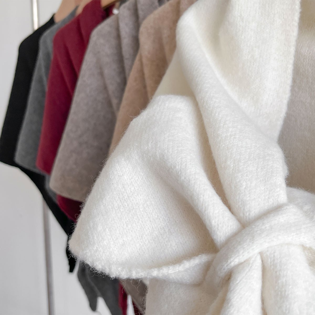 Women's Solid-Color Cashmere Scarf- Your Everyday Touch of Elegance